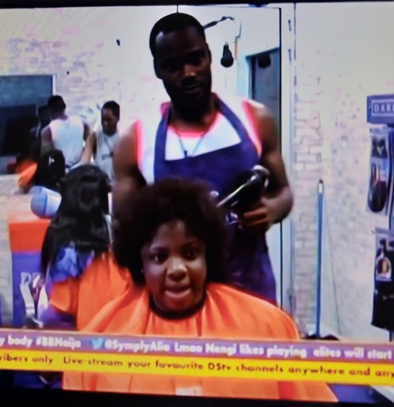 TheCXStack's tweet photo. Prince using @MegaGrowth_Ng product to care for Dorathy's hair is just so sweet to watch😍Love this ship❤️

#strongnbeautiful #Megagrowthnigeria #bbnajia2020 https://t.co/htqwNxPn44