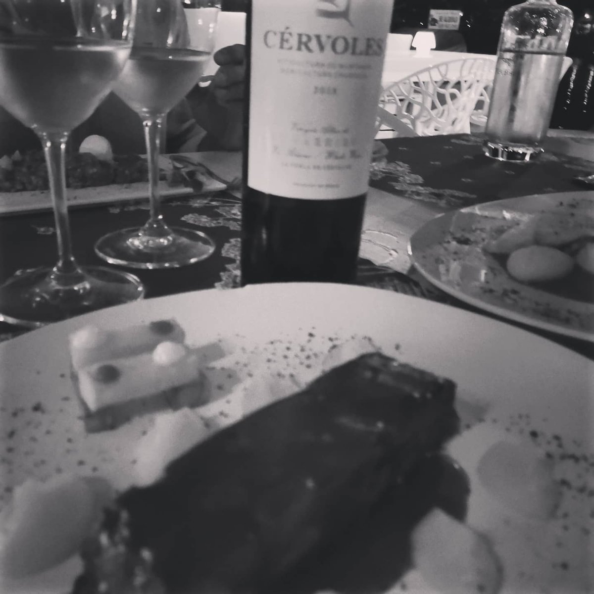 DacilEstapaCruz's tweet photo. Indispensable, @loperabistro en el Puerto de #Aiguadols de #Sitges, disfrutaras de la excelente cocina de producto, un entorno maravilloso y un trato exquisito por parte de Dolors.
@cervolesceller
#ViticulturaDeMuntanya #vinsdeterrer #LesGarrigues #lleidamolamolt #vinsambcaracte https://t.co/Jft2PkhyAm