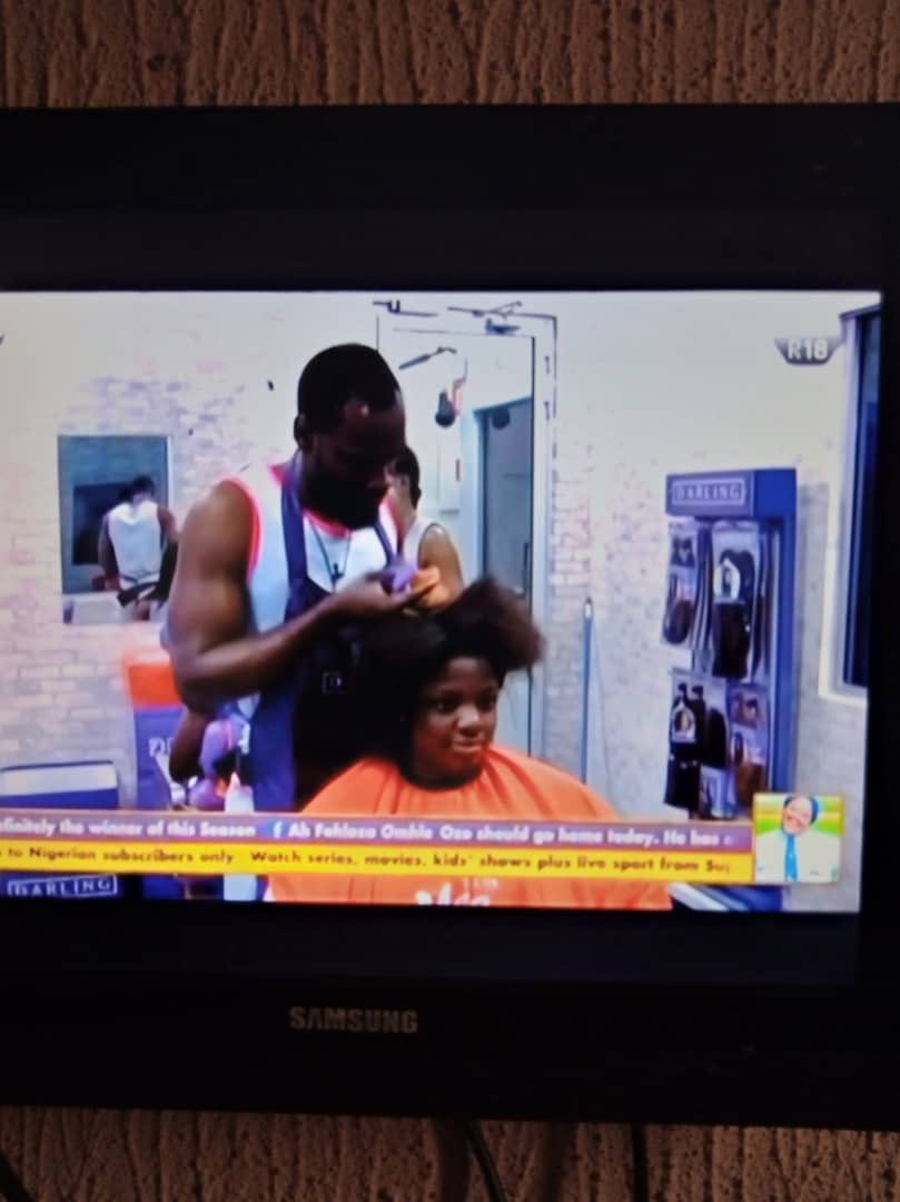 Auntyadaa's tweet photo. Prince is actually working magic on Dorathy's hair with the help of @MegaGrowth_Ng products. 

Week in Week out, Her hair keeps flourishing 😍
#BBNaijaLocdown2020 #megagrowthnigeria #strongnbeautiful https://t.co/X5iWmqXo9L