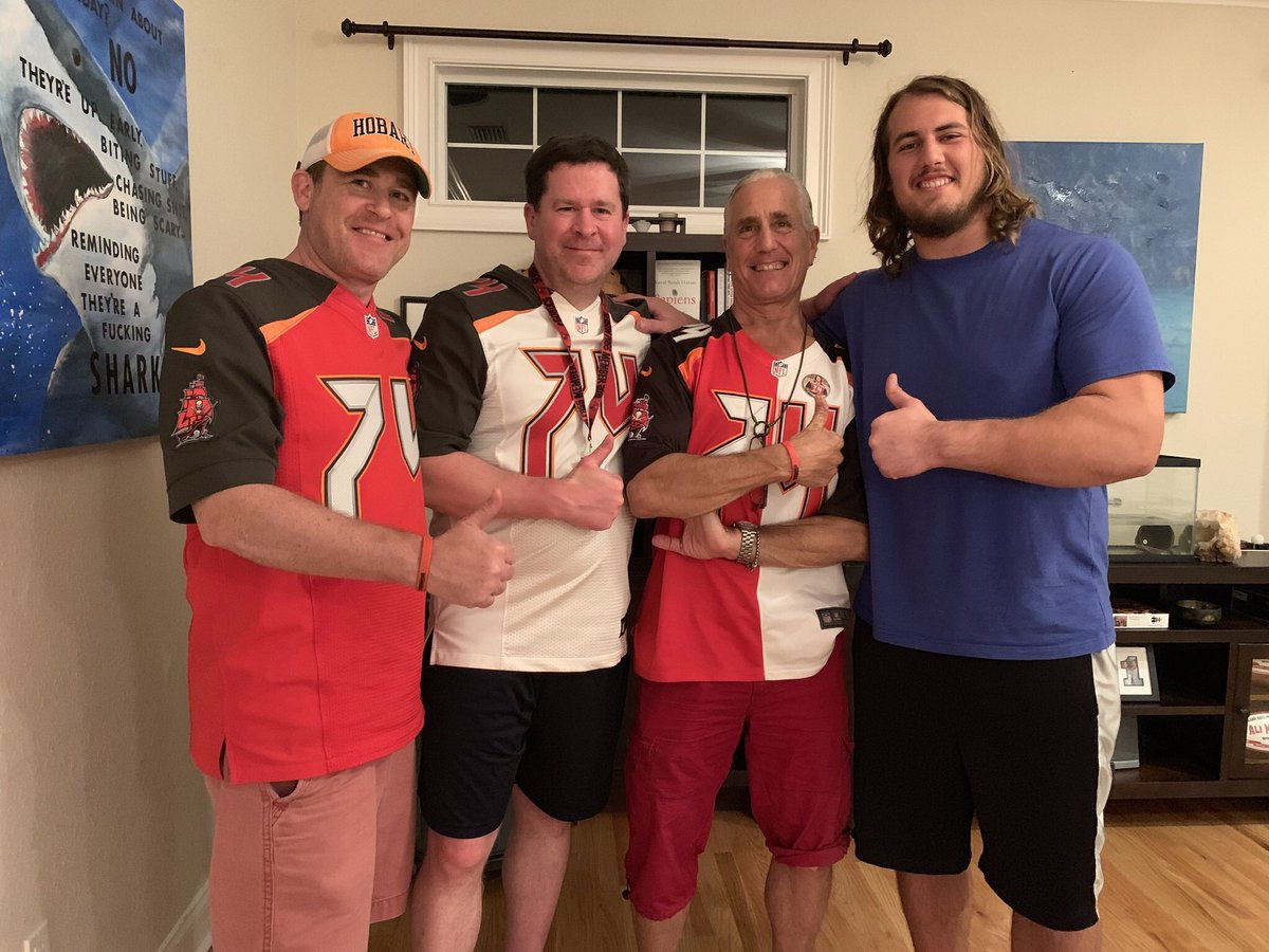 D3FBHuddle's tweet photo. Today’s the day - go show ‘em Ali #GoBucs #d3fb #ProBowlYear #lfg #tbvsno 👍🏻 https://t.co/p0cvx2ixbG