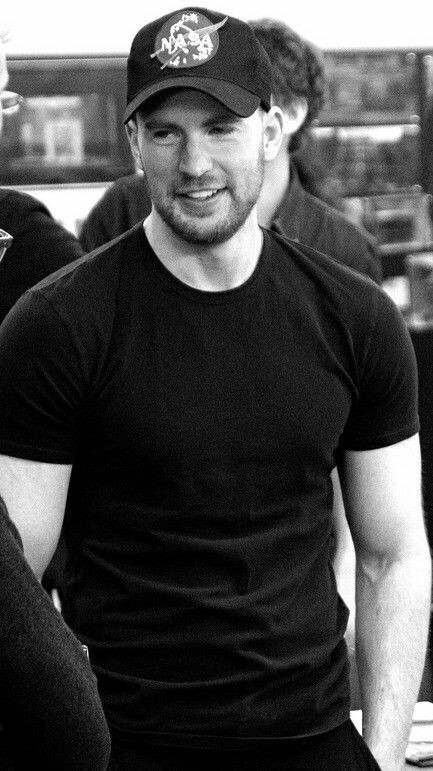 NeilVene's tweet image. Here's an adorable Photo of Chris Evans pic for your day.