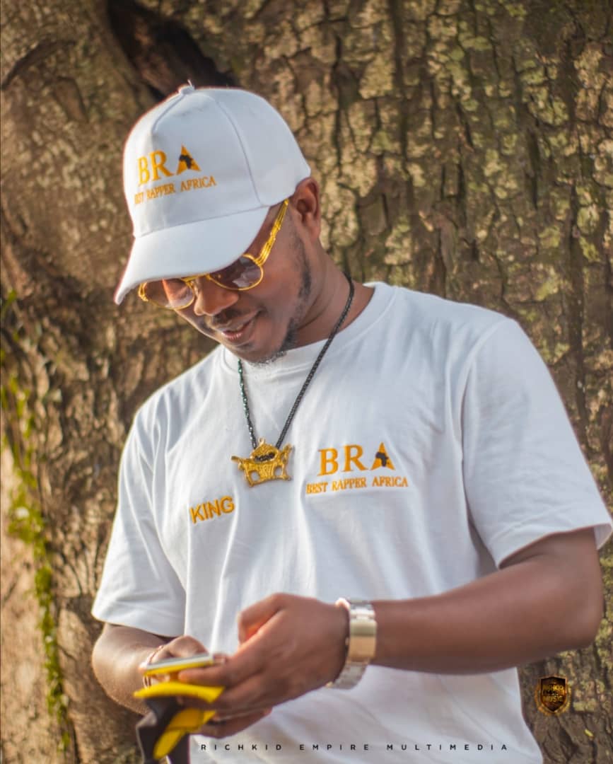 OwuraTawiah's tweet image. #BRAAlbumDropSoon Hail to the KING of RAP #FLOWKING STONE #De one, with all elements of Music/Rap.
#Dope Tunes in the year
•#Grace
#BRA
#In ma lane
#Falling
#Oseikrom geng
Grrrrrrr Album drops soon #BRA