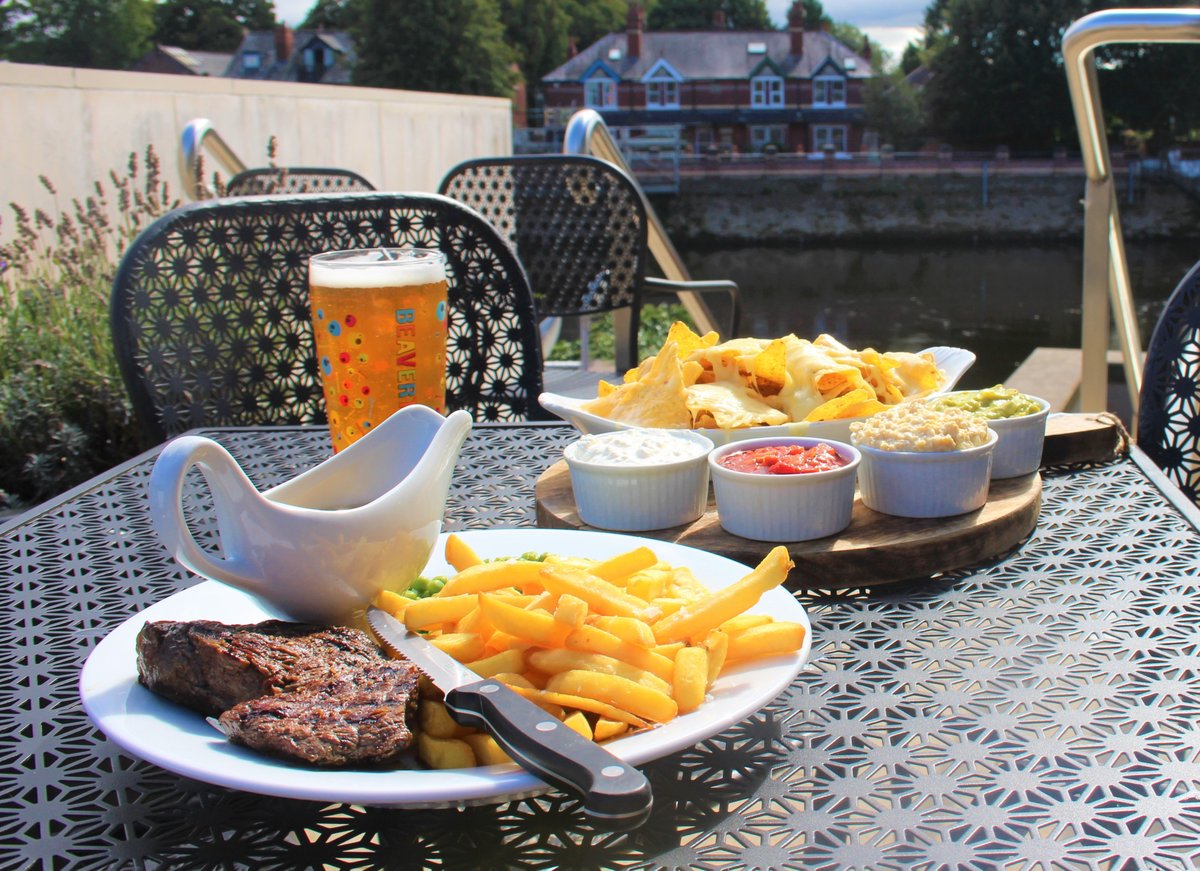 Since we have more beautiful weather forecast for today, why not spend your Sunday enjoying great food with friends or family in our scenic outdoor area? For those who prefer the shade, we also have covered seating areas.

Please book your table via herefordleftbank.com/de-koffie-pot