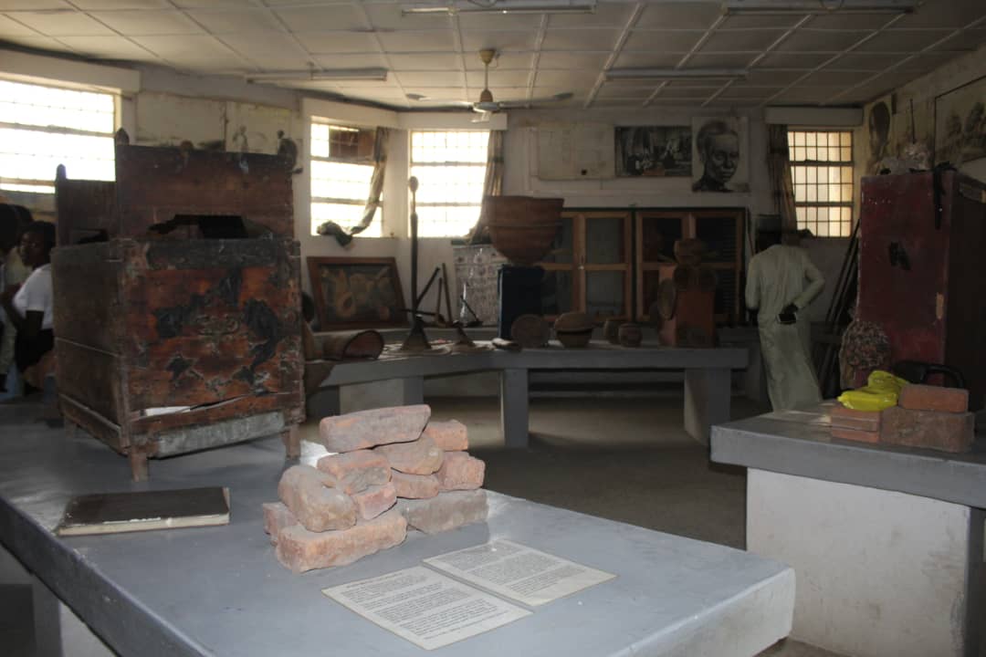 Itsme_Khadijah's tweet photo. @writers_mind_F spent their weekend touring Maiduguri yesterday. Borno State is full of beautiful culture and interesting artifacts.If i had the means I'd renovate the 2 museums myself but since I don't I implore  @ProfZulum @GovBorno to do remember the museums in their agenda. https://t.co/Hx2mGh6GAm