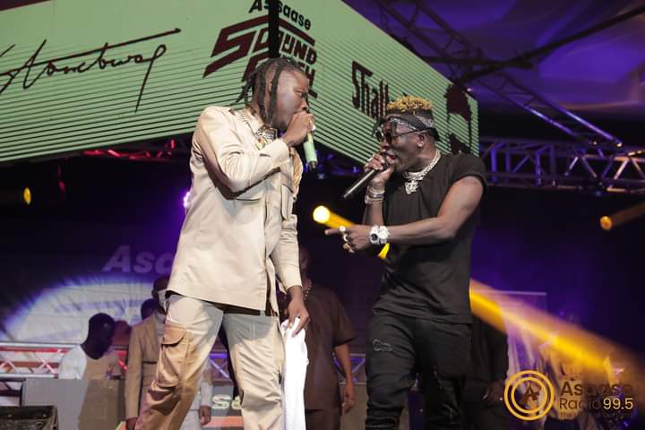 qwamemacshat_'s tweet photo. Ah who boss up the Asaase Sound Clash stage yesterday?
Stonebwoy ( 1Gad ) or Shatta wale(shatta movement) 1Don
๐ท: asaaseradio99.5
#AsaaseSoundClash #AsaaseRadio #CLASH2CRUSHCOVID #89buzz https://t.co/Pj06vWGGrn
