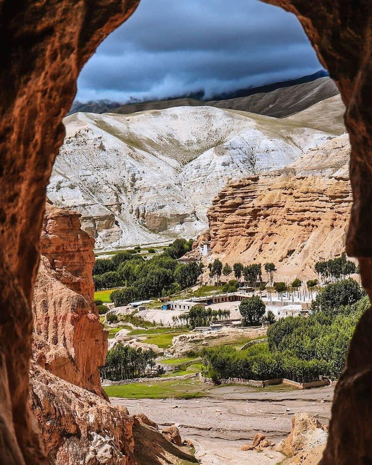 sulavyatra's tweet photo. View of the amazing landscape of Upper Mustang from Chhoser cave 😍
📷️: MANOZ THAKALI
.
.
.
#nepal #sulavyatra #wownepal #explorenepal #explorenepalofficial #travelnepal #dktm #amazingnepal #nepalitraveller #nepaltrekking #discovernepal #photography #photographer https://t.co/cKiWH6mLJU