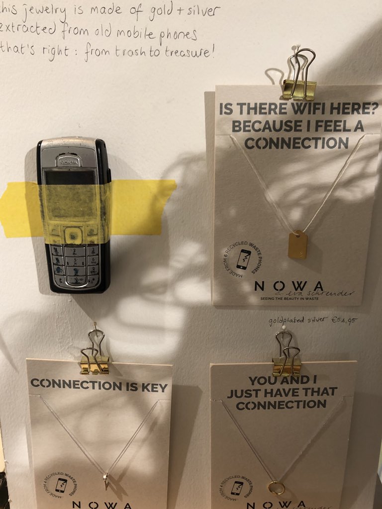 IepPrins's tweet photo. Mooi initiatief; sieraden gemaakt van goud en zilver uit oude mobieltjes. https://t.co/ywf3vLxJyV