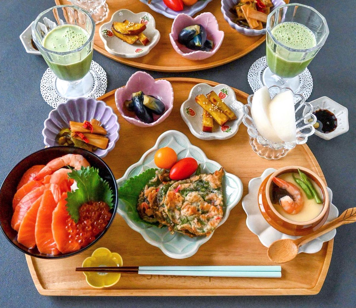 サーモンいくら丼
ナナズグリーンティ風に抹茶ラテ作ったんだけど、味が違うと言われたよ🤣
同じには作れませんね🤗