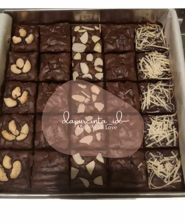 bungafio's tweet photo. Hallo followers @infomalang numpang dagang di #pasarmingguinfomalang aku jual fudgy brownis dan lumpur tape yang  endulitaa, ada 3 size mulai dari small, large, combo
💰 15 - 55 K
📍 permata regency 1
Bisa cod giant karanglo dan malang kota 
Ig : dapurcinta_id https://t.co/VkkAQI0uzC