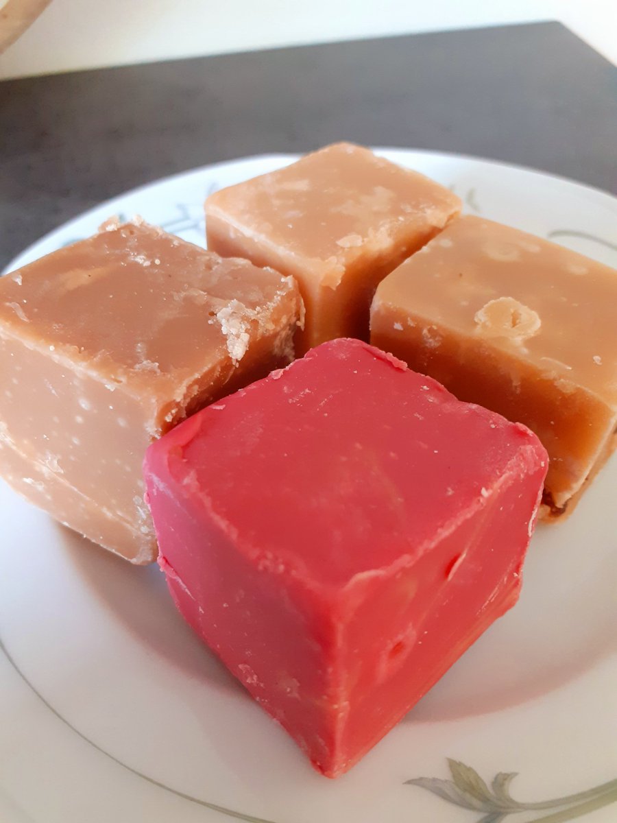 KCoooooking's tweet photo. #fudgefactory 🇬🇧👍🥇 https://t.co/KZqmGAEtqf