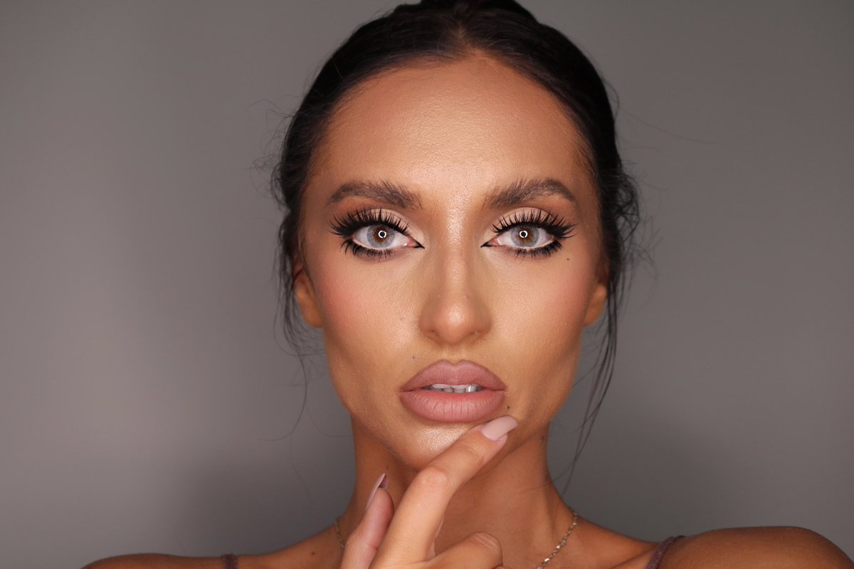 stoicadidi's tweet photo. Kim K inspo makeup look #abhluminousfoundation #abhfoundation #abhloosepowder #abhcreamcontourkit https://t.co/R11p5UkZ9m