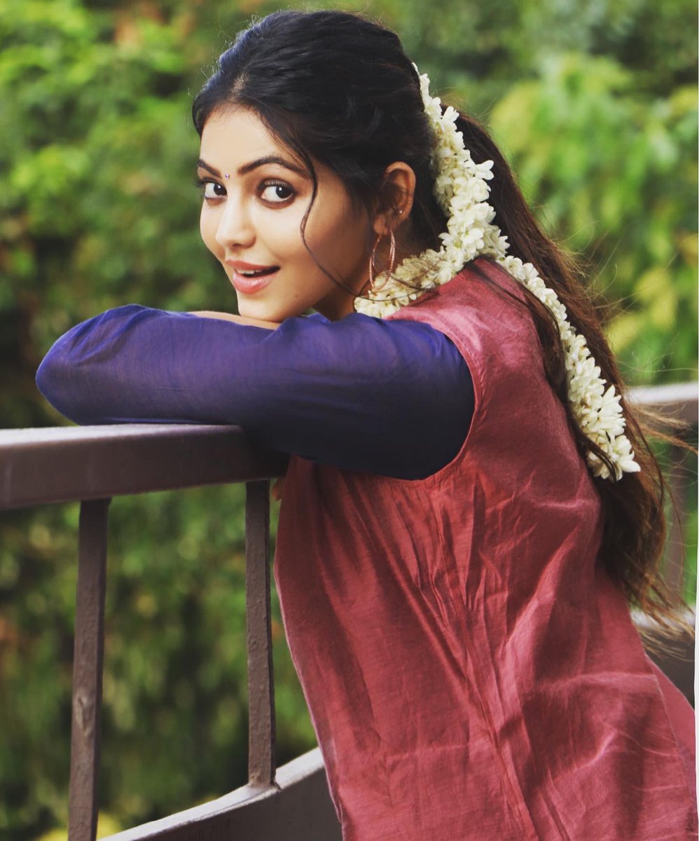 AthulyaOfficial's tweet photo. NEVER stop giving your best...Just because others don't give you credit... Hard work always pays off... 💪🙏 
Happy Sunday sweethearts ❤️ #SundayThoughts #motivation #sundayvibes #AthulyaRavi https://t.co/R5vqivv4t6