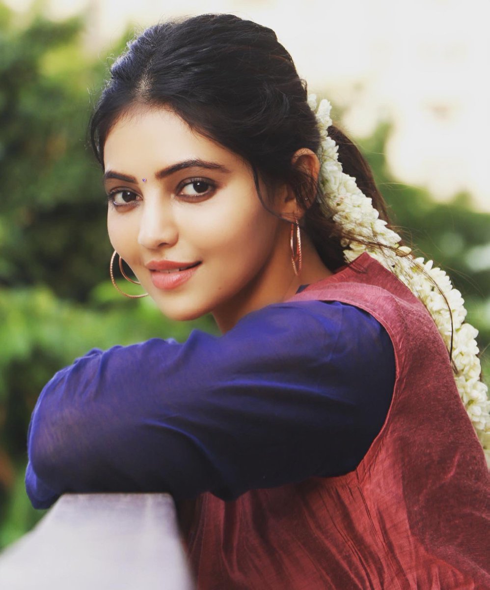 AthulyaOfficial's tweet photo. NEVER stop giving your best...Just because others don't give you credit... Hard work always pays off... 💪🙏 
Happy Sunday sweethearts ❤️ #SundayThoughts #motivation #sundayvibes #AthulyaRavi https://t.co/R5vqivv4t6