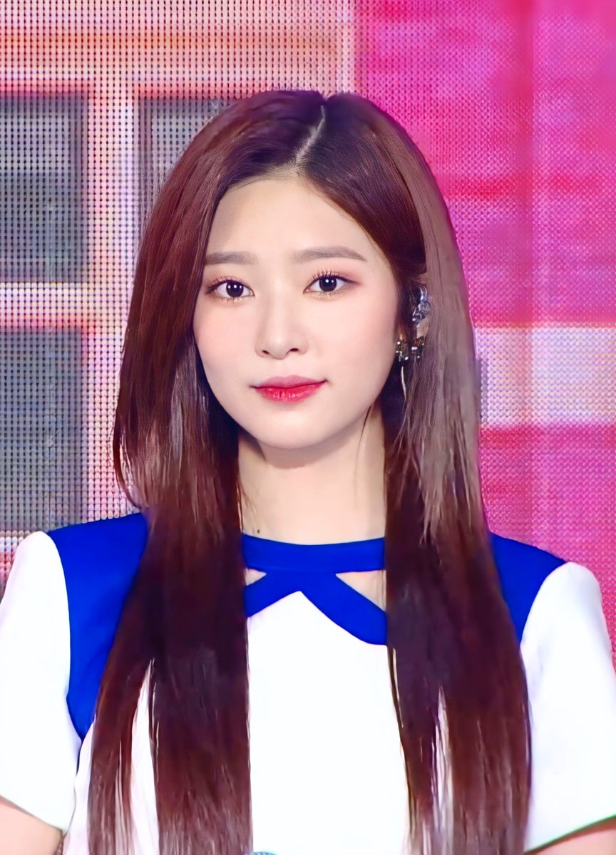 minjufeed's tweet photo. minju you did well <3 https://t.co/ZyfKEEHj8T