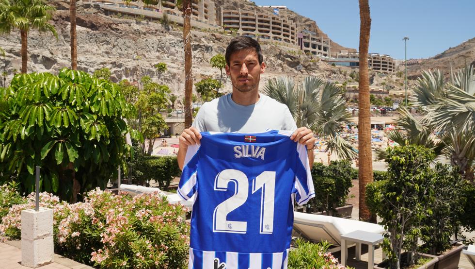 Real Sociedad will hope for David Silva to have a similar impact to that of Cazorla at Villarreal. He’s still a world class midfielder and La Real play football that perfectly suits his style. 2 years of Merlin’s magic at the New Anoeta!