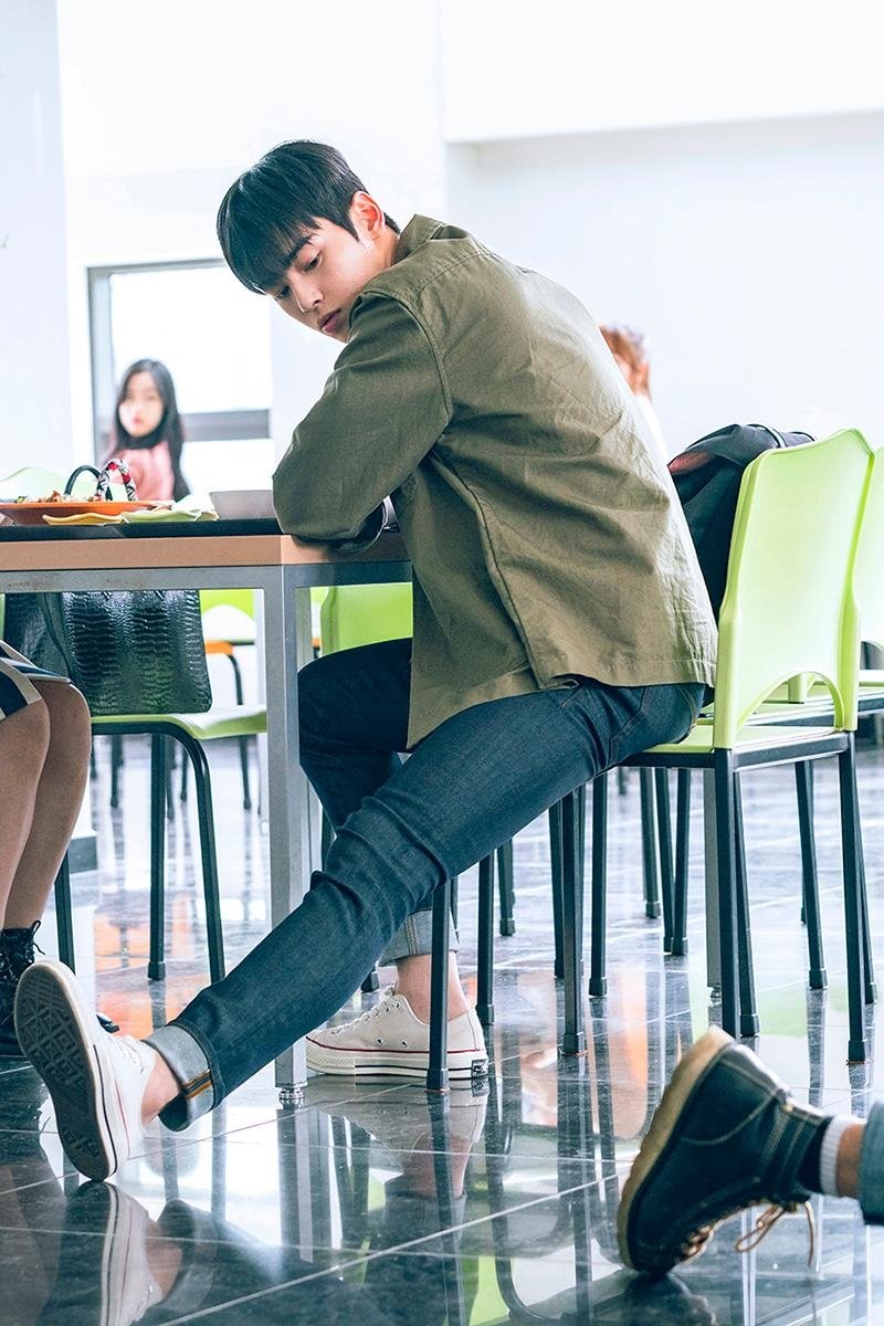 私のIDはカンナム美人で、ト・ギョンソクを演じるASTROチャ・ウヌ