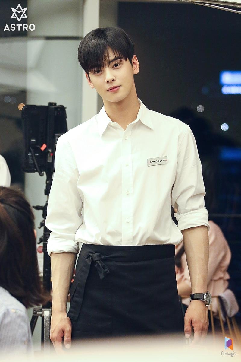 私のIDはカンナム美人で、ト・ギョンソクを演じるASTROチャ・ウヌ