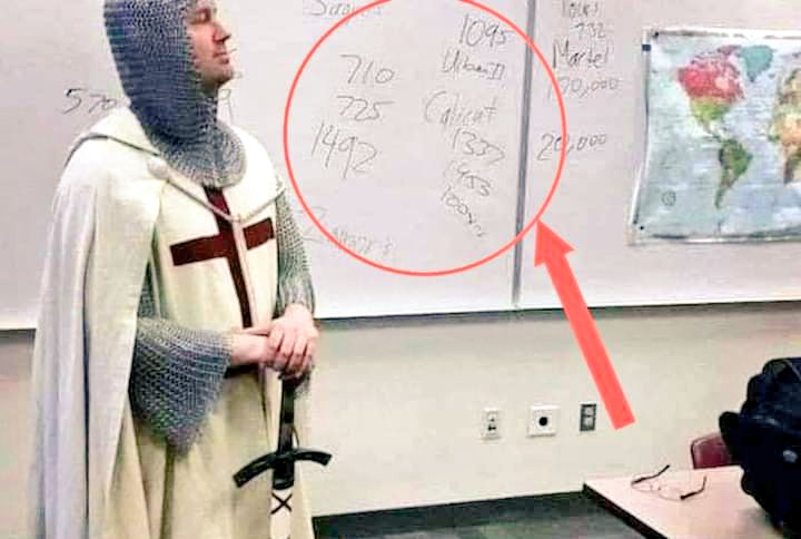 یورپ میں ایک ہسٹری ٹیچر صلیبی لباس پہنے ہوئے طلبا کو تاریخ کا سبق سمجھا رہا ہے ۔ اس صلیبی کے پیچھے لگے وائٹ بورڈ پر نظر ڈالیں. آپ لوگوں کو اس پر کئی سال لکھے ملیں گے. آپ جاننا چاہیں گے کہ ان سالوں کی کیا اہمیت ہے؟ آئیے جانتے ہیں مثلاً /1