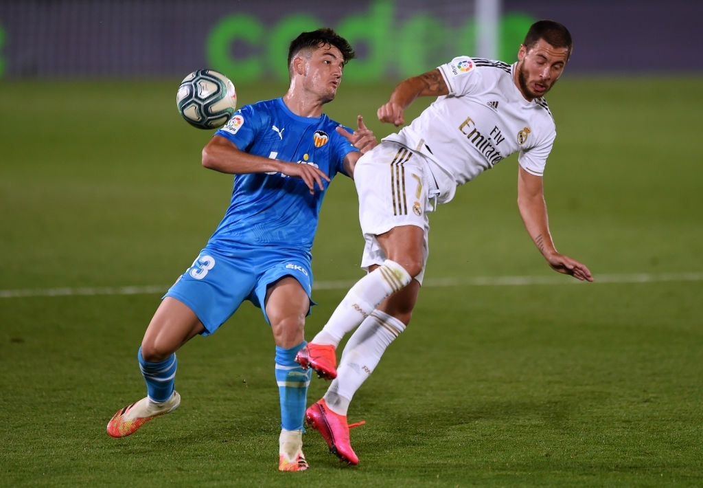 Guillamón’s passing range is one of his biggest strengths. He’s able to pick out passes with ease even under pressure. He’s sharp and does not lose concentration unlike many CBs his age. He has to improve his ability in the air but he will be able to do it in time.