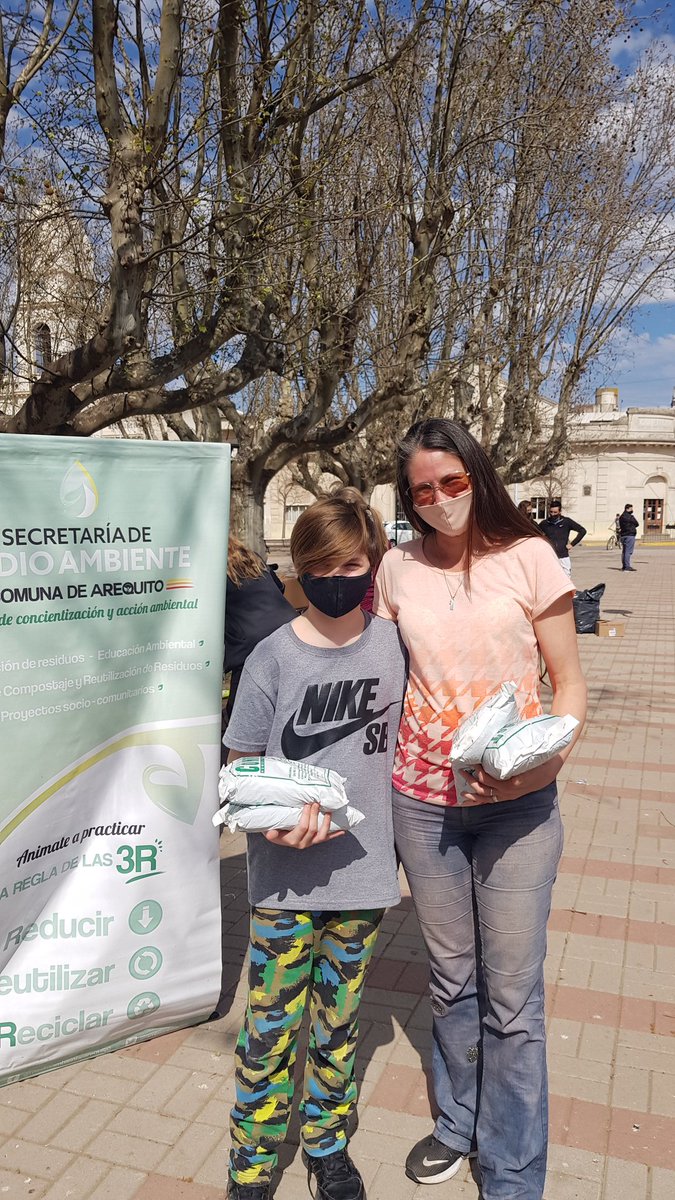 ambienteareq's tweet photo. ♻️Sábado de CANJE  RESIDUOS X COMPOST en ASPO cumpliendo medidas sanitarias obligatorias. Seguimos sumando residuos  separados en nuestros hogares en #aislamientosocial
#YOCUIDOELPLANETA✔🔜 #ConcientizaciónAmbiental @comunadearequito https://t.co/8pMuKen6Wv