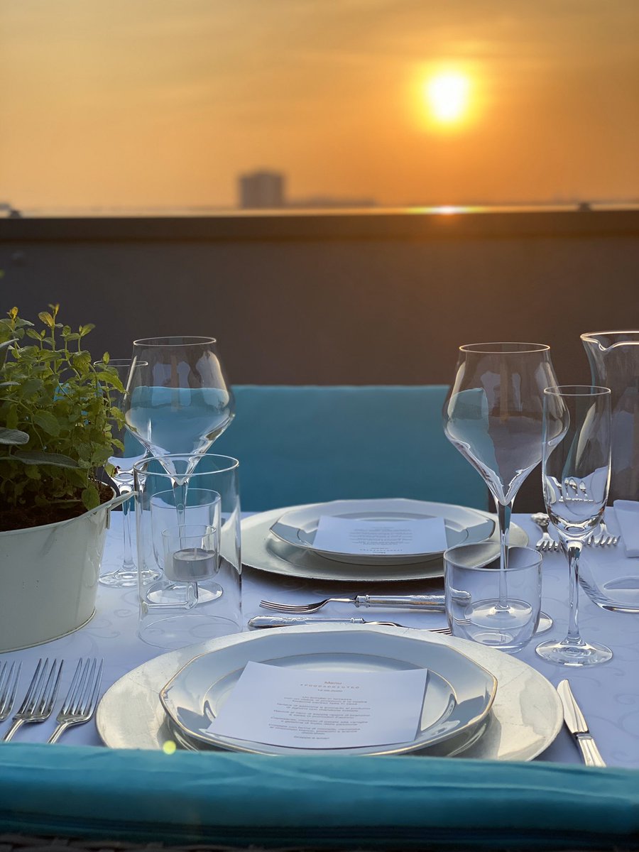 _FoodAddicted's tweet image. Cena #foodaddicted mentre il sole tramonta a #milano
#dinner #saturday #food #foodie #instafood #cibo #terrace #cucinaitaliana  #italianfood #milan #cena #sunset #homemade #tramonto #foodblogger #foodblog #foodporn #chef #foodphotography #milano #italy #italianfood #italian