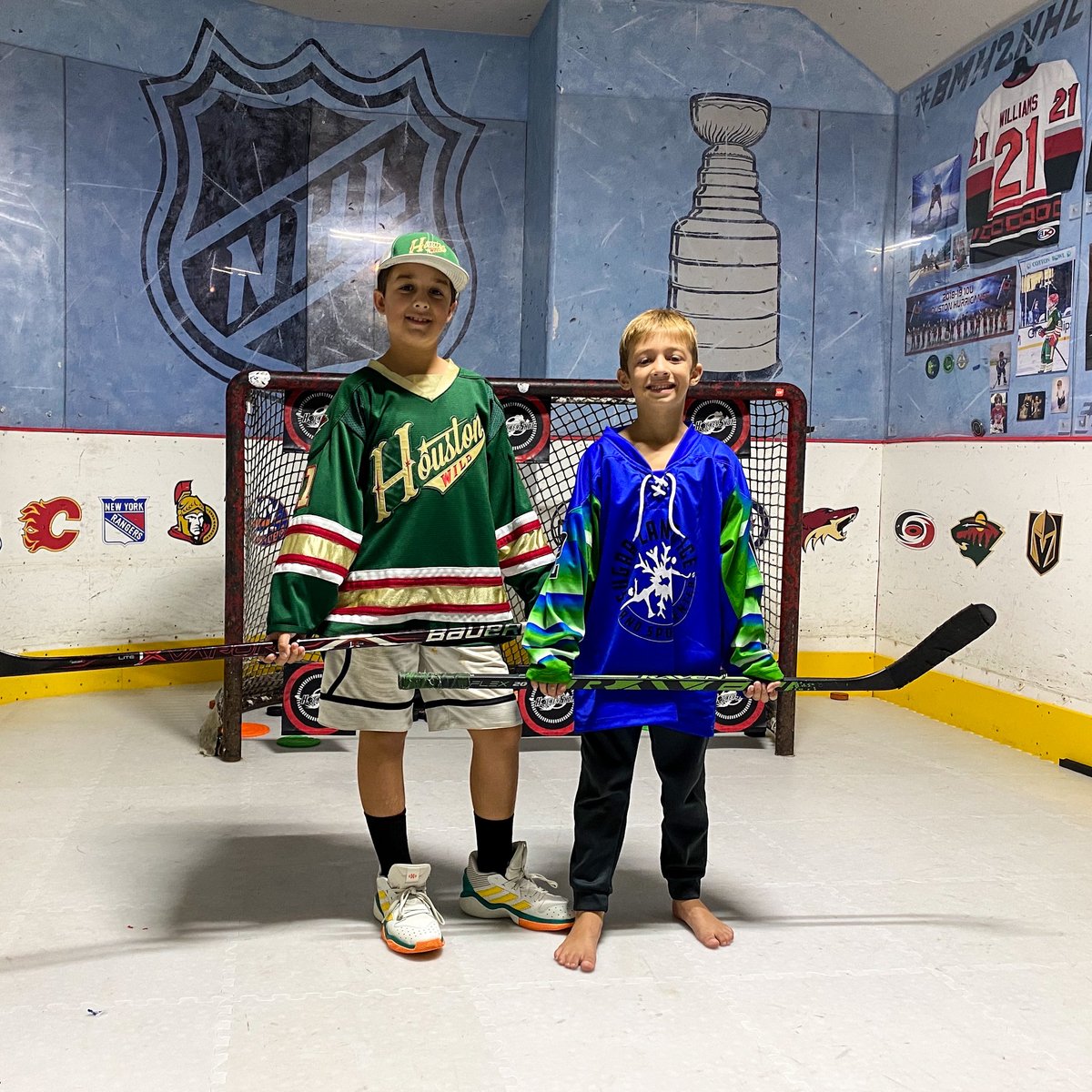The Hockey Garage 🏒🥅

As a hockey player, it's tough to image a better use for your garage than creating your own personal arena!

The William's family in Texas did just that!  Creating their own training space to take their training space.

IG 📸  @justincredible1268
