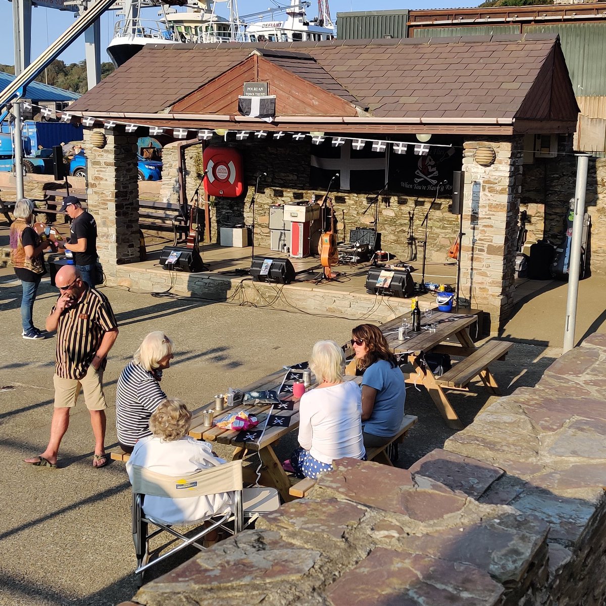 Countrymenband's tweet photo. Just a quarter of an hour before our gig in Polruan. Probably our last for a while. You can tune into a LIVE feed. Search for Alex Pino on Facebook as he will be streaming it.
#cornishmusic  #cornishfolk  #cornish #cornwall #polruan  #fowey #lasthoorah https://t.co/2EC2CWBh4O