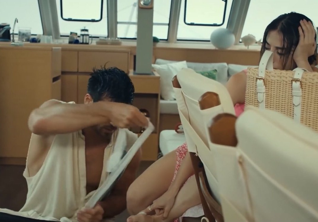 • Kιt mᥱdιᥴo •Come il senso di protezione per Ezgi, la promessa che la proteggerà da chiunque, a qualsiasi costo. Che prenderebbe a pugni il mondo pur di non vederla star male.  #AşkınGücü •  #CanYaman •  #ÖzgürAtasoy •  #EzGür •  #BayYanlış