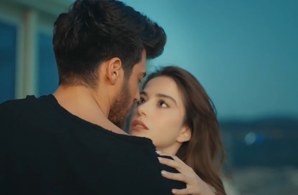 Anche questa è una promessa balleranno assieme nella vita, adesso si accompagneranno a vicenda Nell'amore e nel dolore proprio come nel ballo del tango. Nella mancanza dell'amore. Come amanti. Come fidanzati. Come coppia sposata. #CanYaman •  #ÖzgürAtasoy •  #EzGür •  #BayYanlış