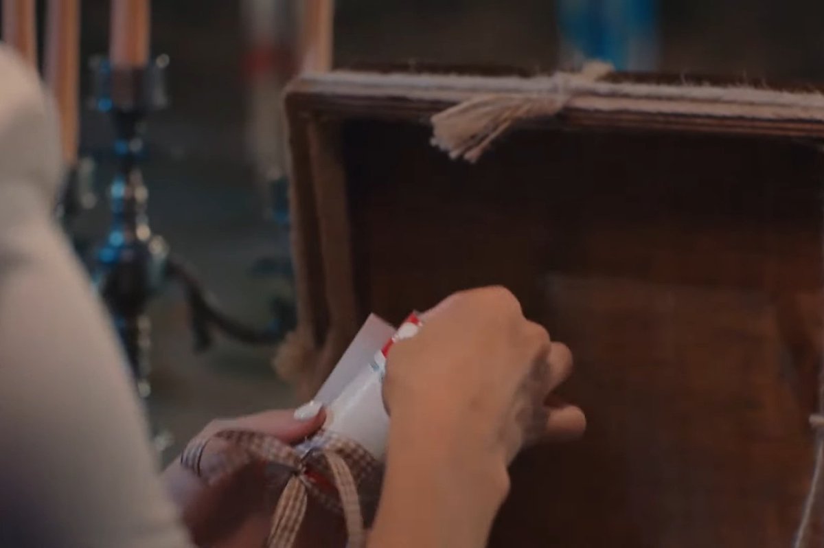 • Bιgᥣιᥱtto ᥲᥱrᥱo •Una promessa per il futuro, la consapevolezza di voler finalmente qualcosa di serio. Qualcuno che non voleva nemmeno ritrovarsi una ragazza in giro, sta promettendo un viaggio. #AşkınGücü •  #CanYaman •  #ÖzgürAtasoy •  #EzGür •  #BayYanlış