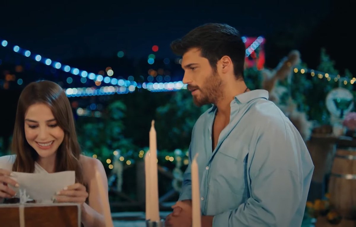 Sta promettendo un impegno nel prossimo futuro. Sta promettendo felicità con tutto sé stesso. Sta promettendo sé stesso. #AşkınGücü •  #CanYaman •  #ÖzgürAtasoy •  #EzGür •  #BayYanlış