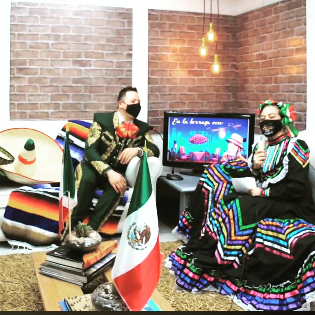 SandraBjar1's tweet photo. Rafael Acuña Ixta en nuestro primer programa de En La Terraza con Sandra Béjar, estrenando casa en el Independiente Zamora, un cantante de música Regional Mexicana que participó en el reality show Tengo Talento mucho Talento en E.U. https://t.co/yjL0yfLKbb