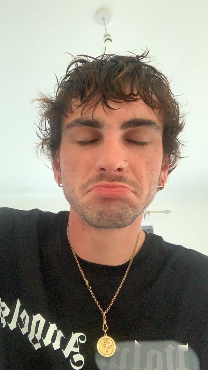 GUTTERPAPII's tweet image. Actually hanging out