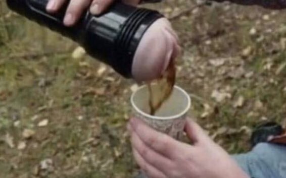 Ce week-end nous sommes partis dormir à la belle étoile, c’était top!
Ma fille a ramené cette gourde pour le café et j’aimerais savoir où est-ce qu’elle l’a acheté? Je l’adore 😍