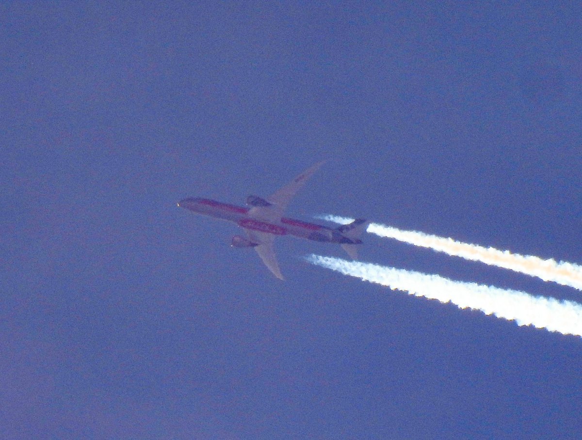 aviationathan's tweet photo. @Etihad #Boeing787-9 #Dreamliner A6-BLV "Abu Dhabi #GrandPrix livery". Flying over #Yorkshire, UK at FL380 as #EY42 from #Dublin to #AbuDhabi today. #Etihad #Boeing #AvGeek #AvGeeks #PlaneSpotting #Aviation #potn #A6BLV https://t.co/KemJ6PO3bw
