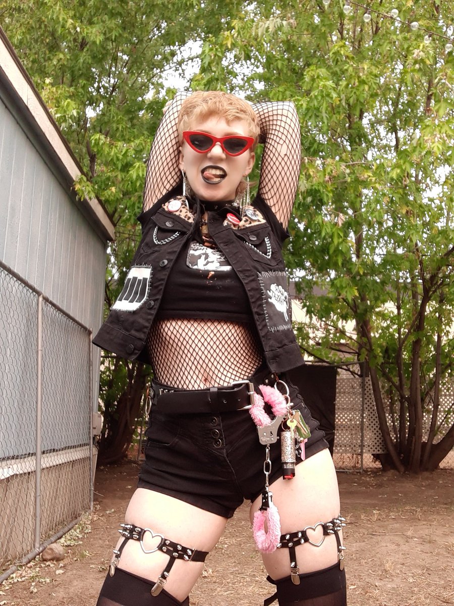 Toppsyturvvy's tweet photo. Let me make you my bitch 💕

Findom ♡ Finsub https://t.co/EJm0A9Qg6u