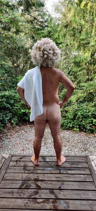 I managed to convince hubby to do a  solo shot for me. He's not keen being alone but I like it.❤️😋😈 Fresh