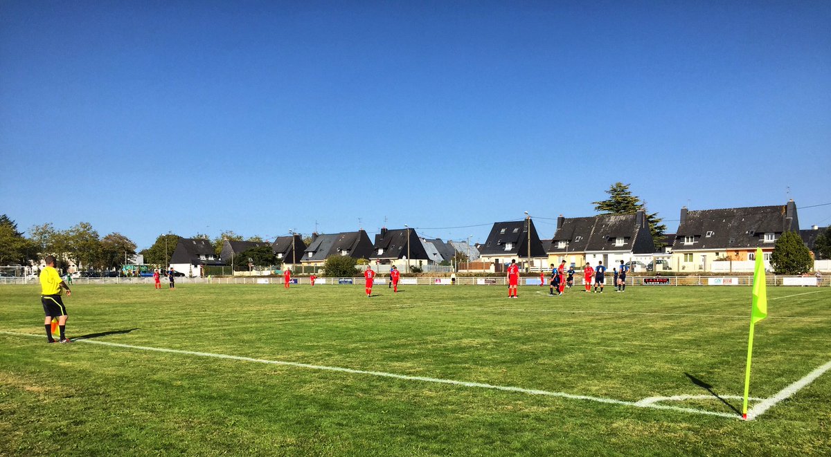 RonanLoas's tweet photo. Match nul entre le FC Plœmeur et Noyal Pontivy cet après midi au terme d’un match engagé. Bravo les gars ! #TeamFCP https://t.co/0FbJnVOYHw