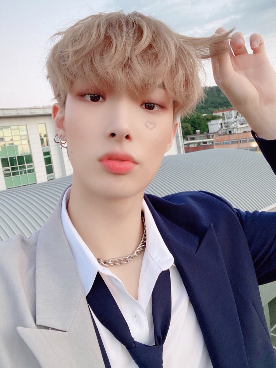 ATEEZofficial's tweet photo. [#민기] 마지막까지 같이 있어줘서 고맙구 많이 애정해요
#ATEEZ #에이티즈 https://t.co/mw9yAmiicS