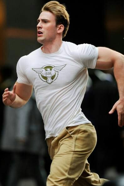 NeilVene's tweet image. Dic pics of Chris Evans aren't as hot as fit shirted Captain America pics