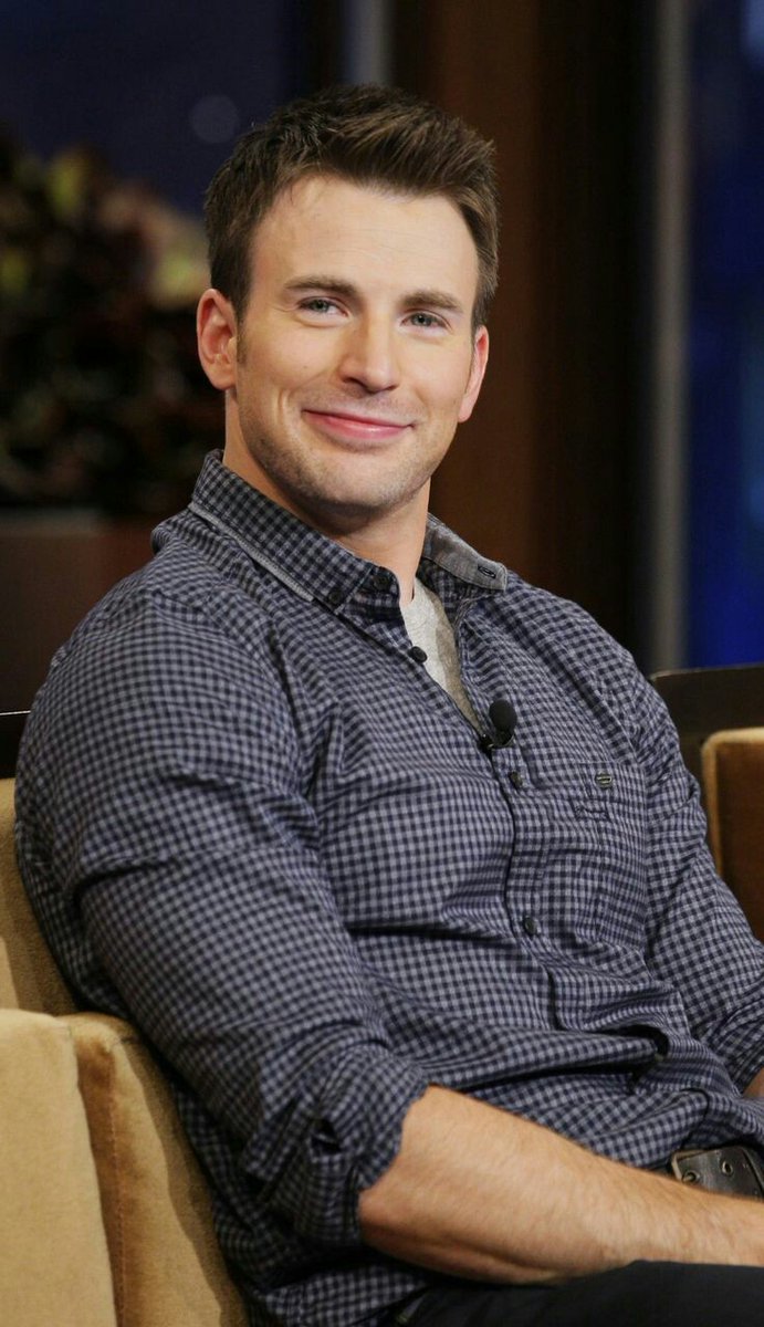 NeilVene's tweet image. Cute Chris Evans pic for all of y'all