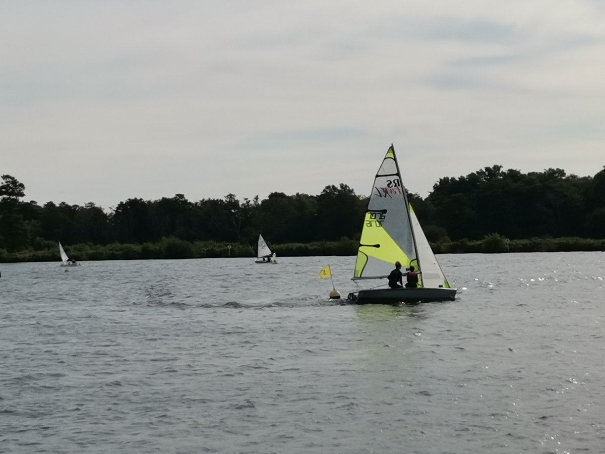 NorfolkBroadsY1's tweet photo. Its turned out to be a fab racing day! Lots of dinghies and keelboats on the water....we ❤ days like these!
#supersailingsunday #supernbyc #broadssailing https://t.co/VejlnTLGqZ