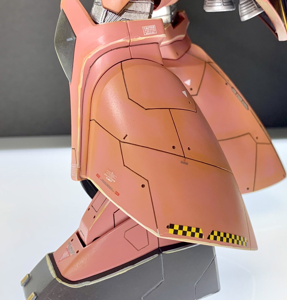 MGシャア専用ゲルググ スジ彫り、部分塗装、デカール追加、簡単な