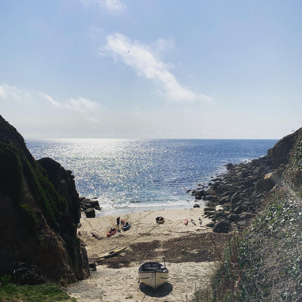 JOMURT's tweet photo. Gorgeous weather this Sunday- out and about exploring and enjoying the local hospitality #jamfirstalways @Dawn_French https://t.co/vTVNXM2lNi