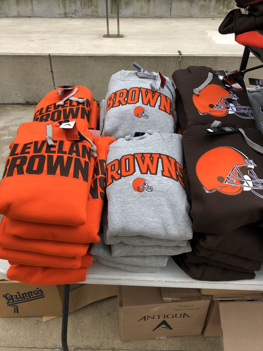 VernThompson's tweet image. It’s GAME DAY!!! Here we go Brownies!!!! RETWEET and MUST be Following me for a chance to WIN a Cleveland Browns hoodie! Winner picks size and design. #HereWeGoBrownies