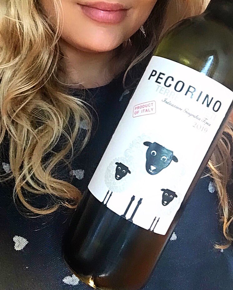 ThatSabrina's tweet image. Sunday sips! Love a Pecorino and how cute are these sheep?! #weekendwines