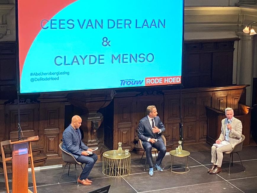 Rode Hoed tweet media