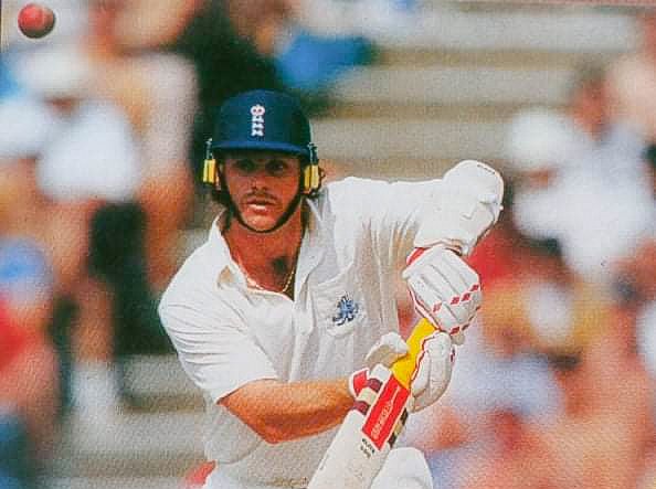  Happy birthday to former England batsman Robin Smith! 