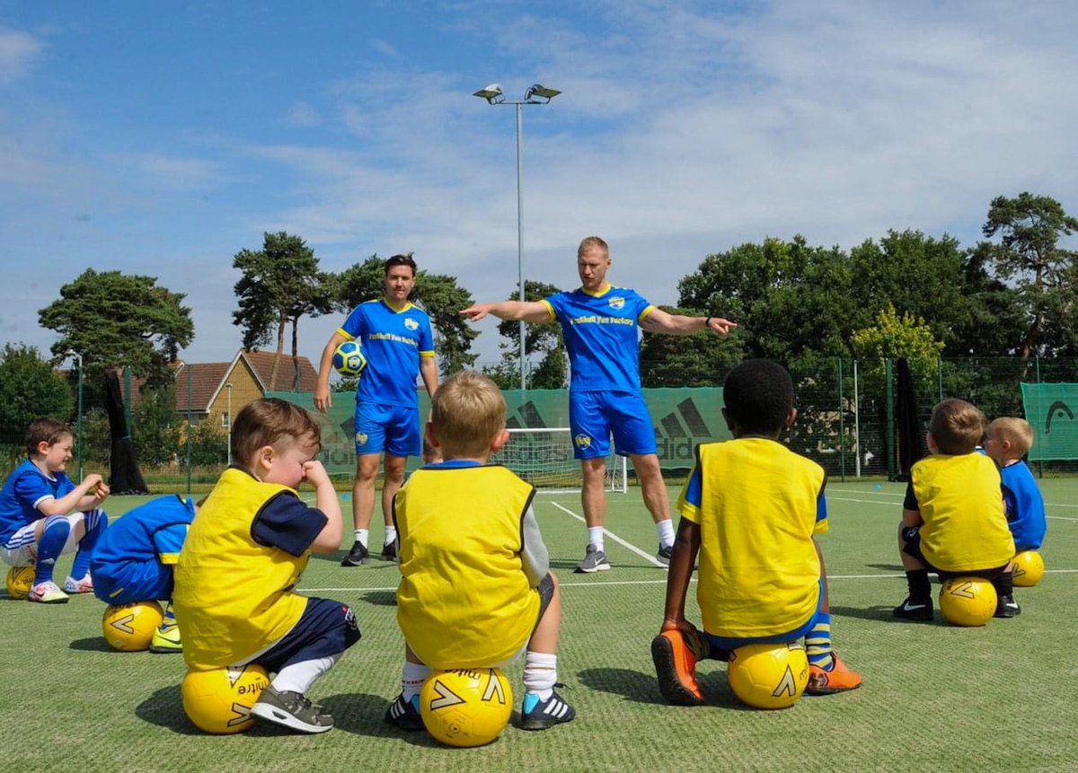 FballFunFactory's tweet photo. 🦺 SAFETY FIRST: At the FFF the only thing we prioritise more than fun, is safety. Our Head Coaches prioritise safety, fun and development in that order! https://t.co/NBlHlHZqch