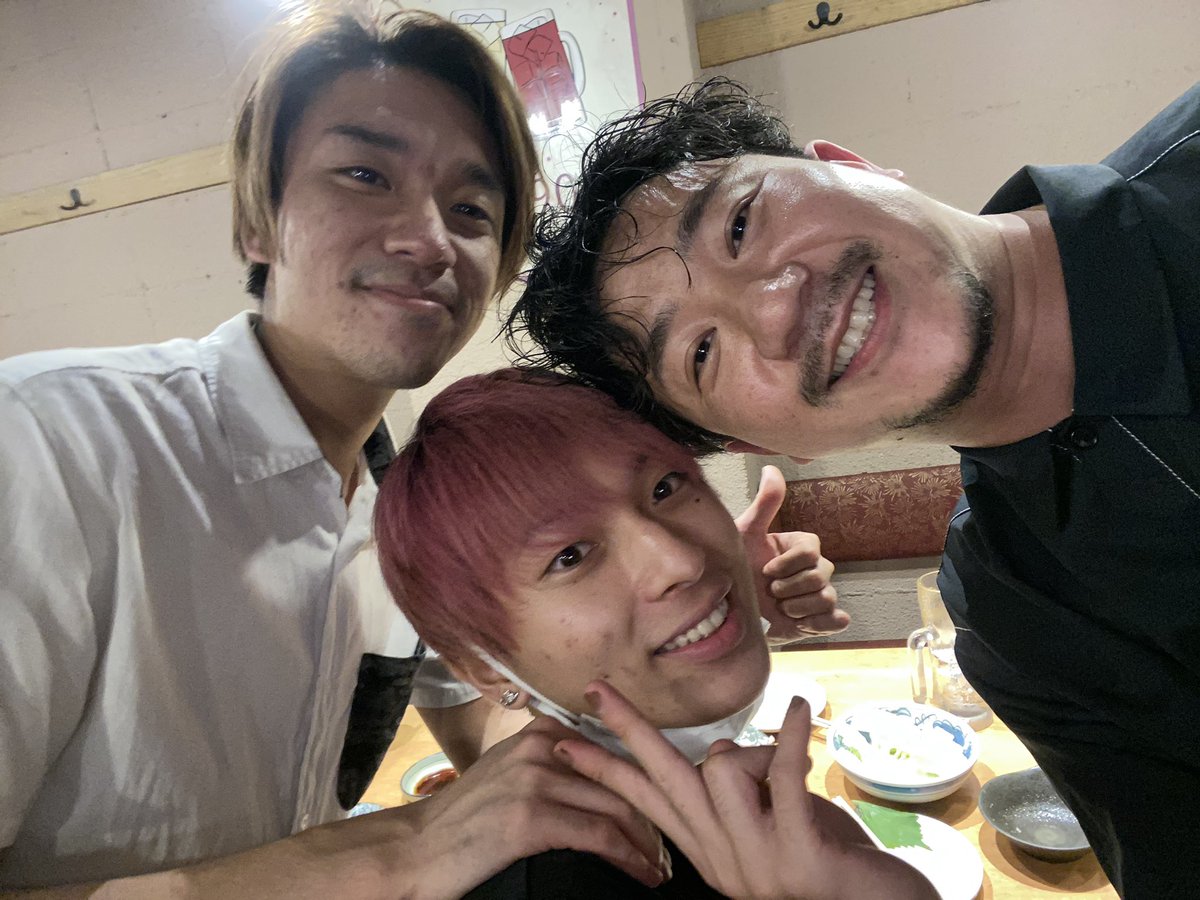 西葛西美容室ポールの増田佳朗 A Twitter 女子みたいな男子と ポールメンズ会 ずっと前からメンズ会やりましょう と言われ やっと実現できたね 笑 男は熱く生きようぜ 不器用で良い 諦めないこと 飽きないこと さぼらないこと 大切な仲間を助けること